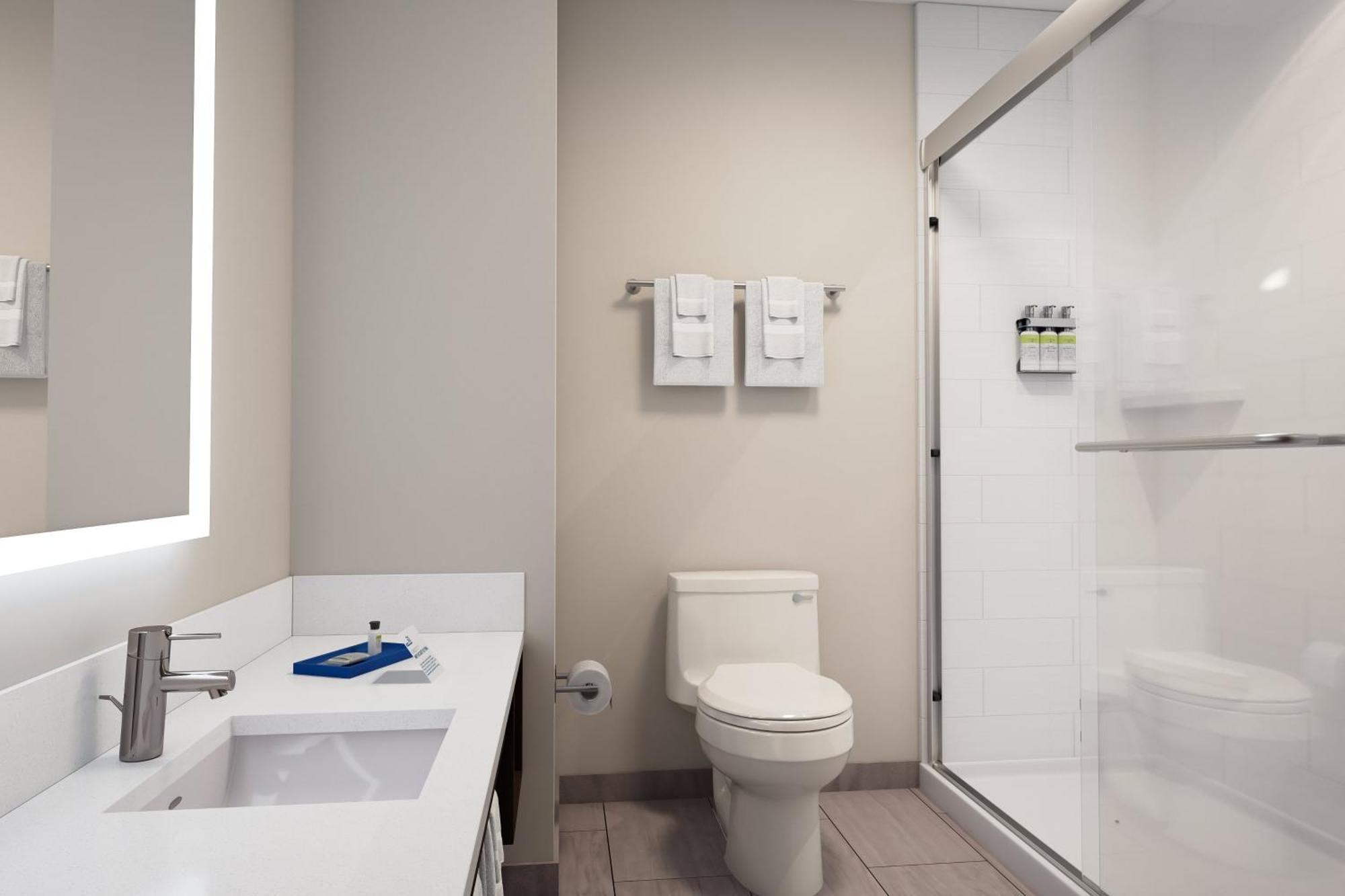 Holiday Inn Express & Suites Fresno Airport By Ihg Ngoại thất bức ảnh