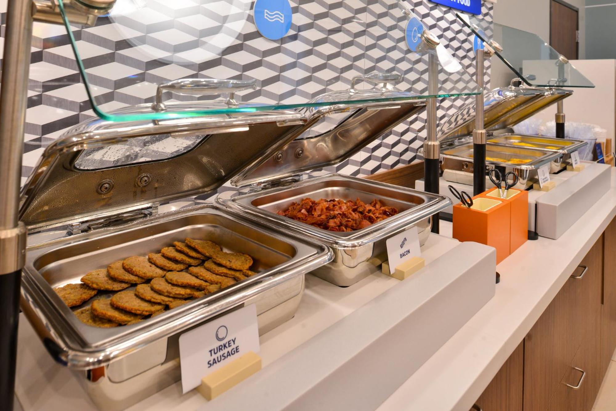 Holiday Inn Express & Suites Fresno Airport By Ihg Ngoại thất bức ảnh