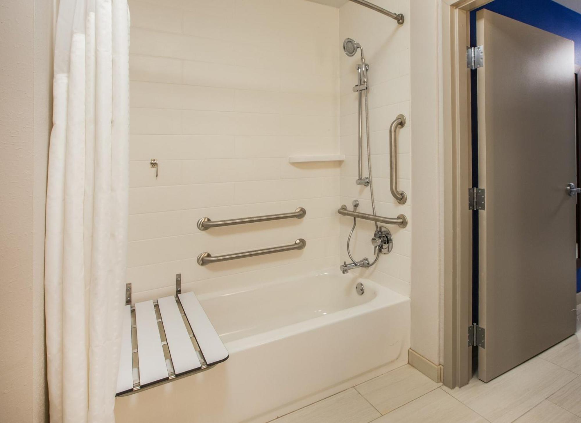 Holiday Inn Express & Suites Fresno Airport By Ihg Ngoại thất bức ảnh